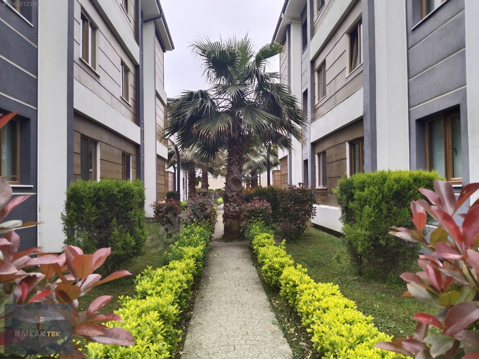 ÖMER EMLAKTAN UZPARK SİTESİNDE SATILIK 2+1 DAİRE