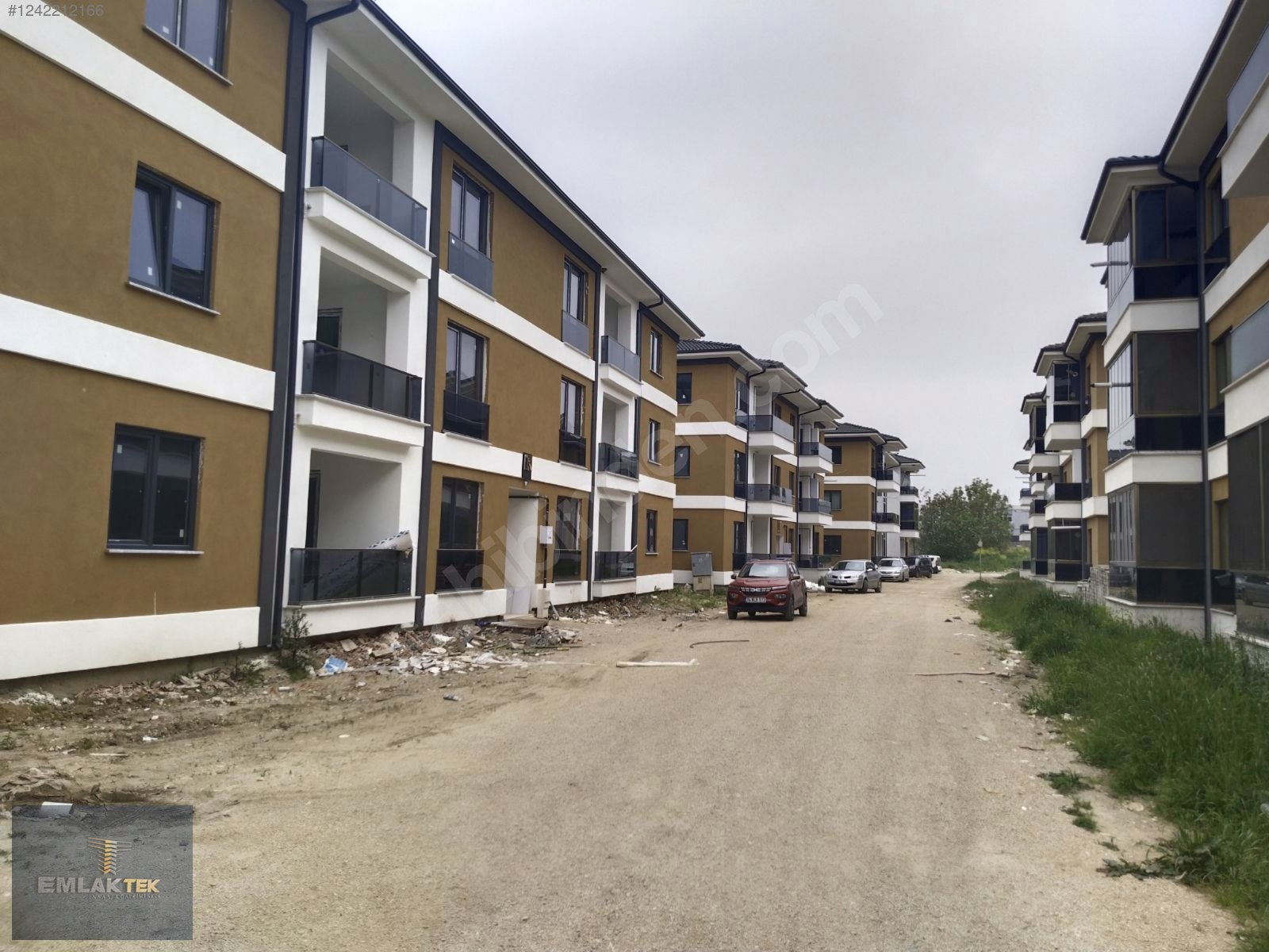 ÖMER EMLAKTAN UZPARK SİTESİNDE SATILIK 2+1 DAİRE