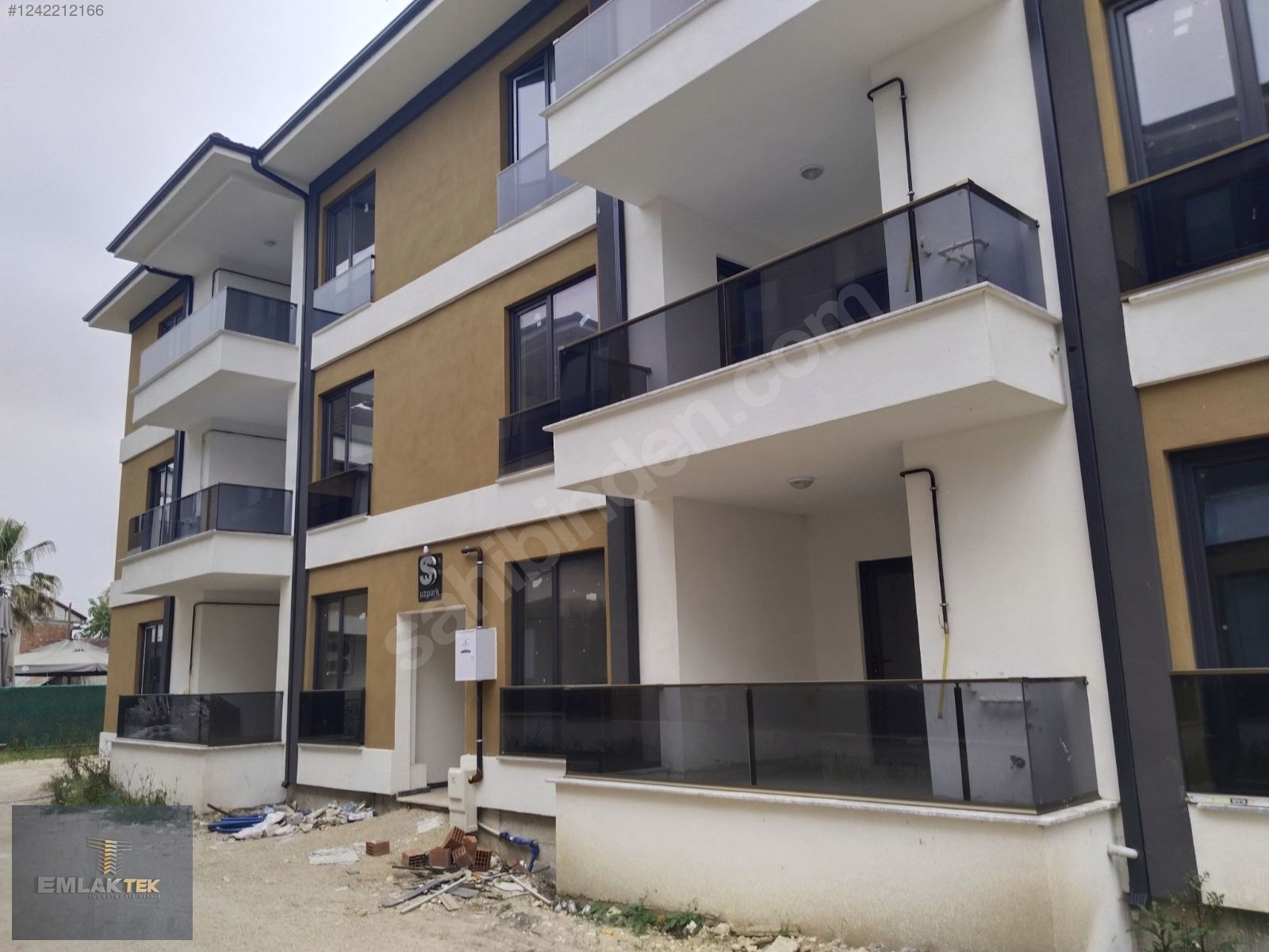 ÖMER EMLAKTAN UZPARK SİTESİNDE SATILIK 2+1 DAİRE