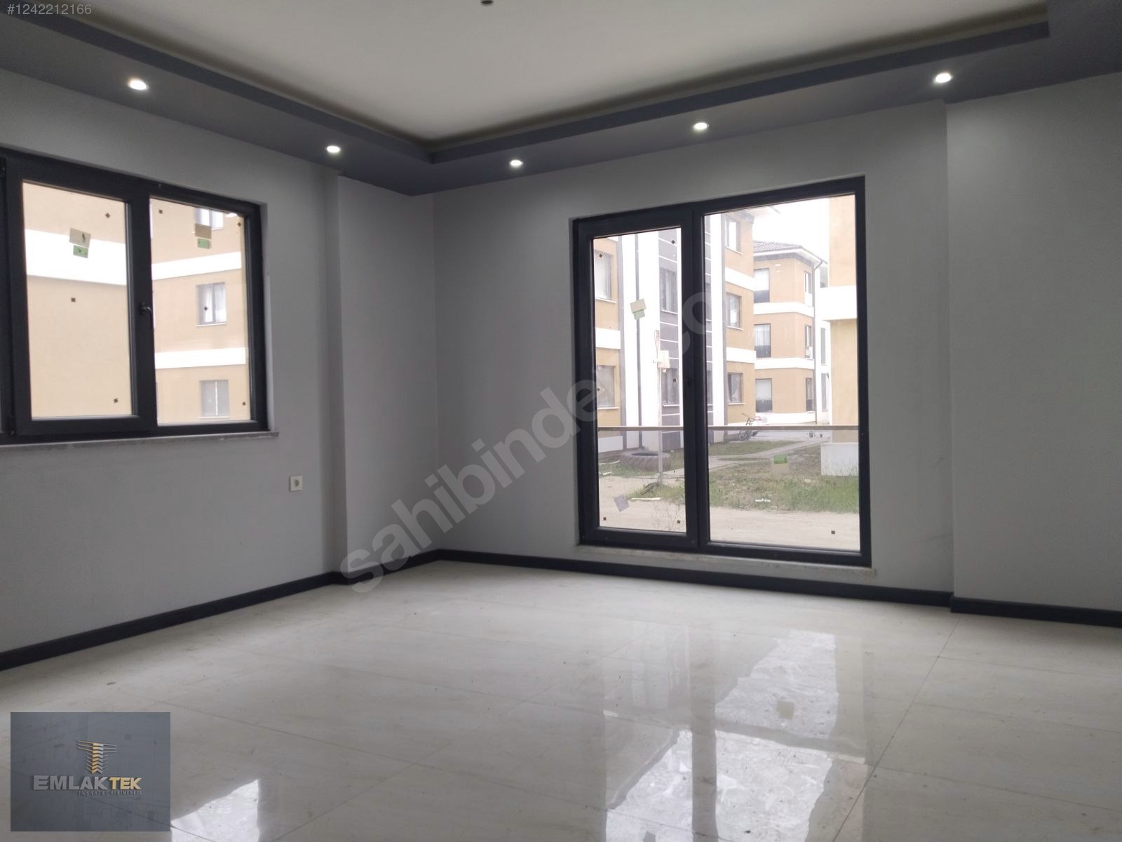 ÖMER EMLAKTAN UZPARK SİTESİNDE SATILIK 2+1 DAİRE