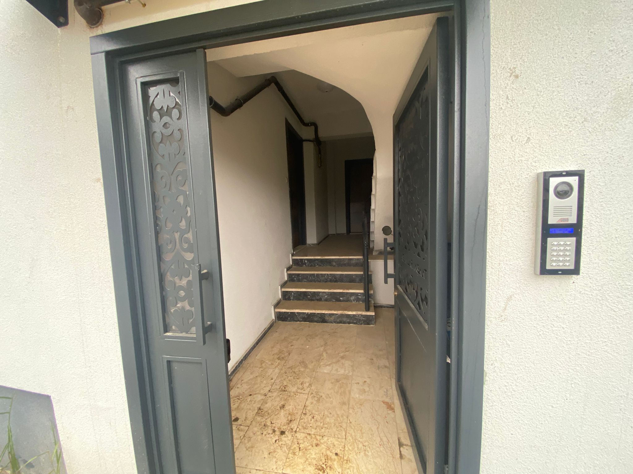 ÖMER EMLAKTAN KORİDORLU 75 M2 2+0 DAİRE