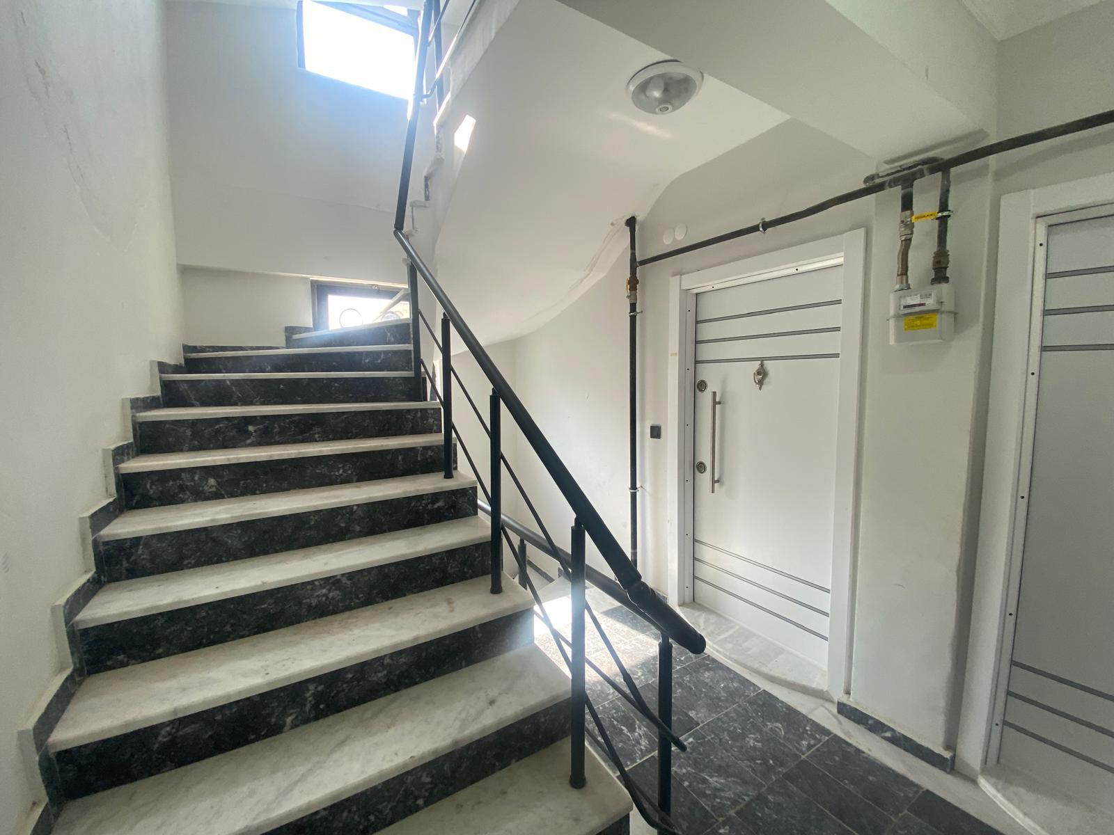 ÖMER EMLAKTAN ÜNİVERSİTEYE YAKIN KİRALIK 1+1 DAİRE