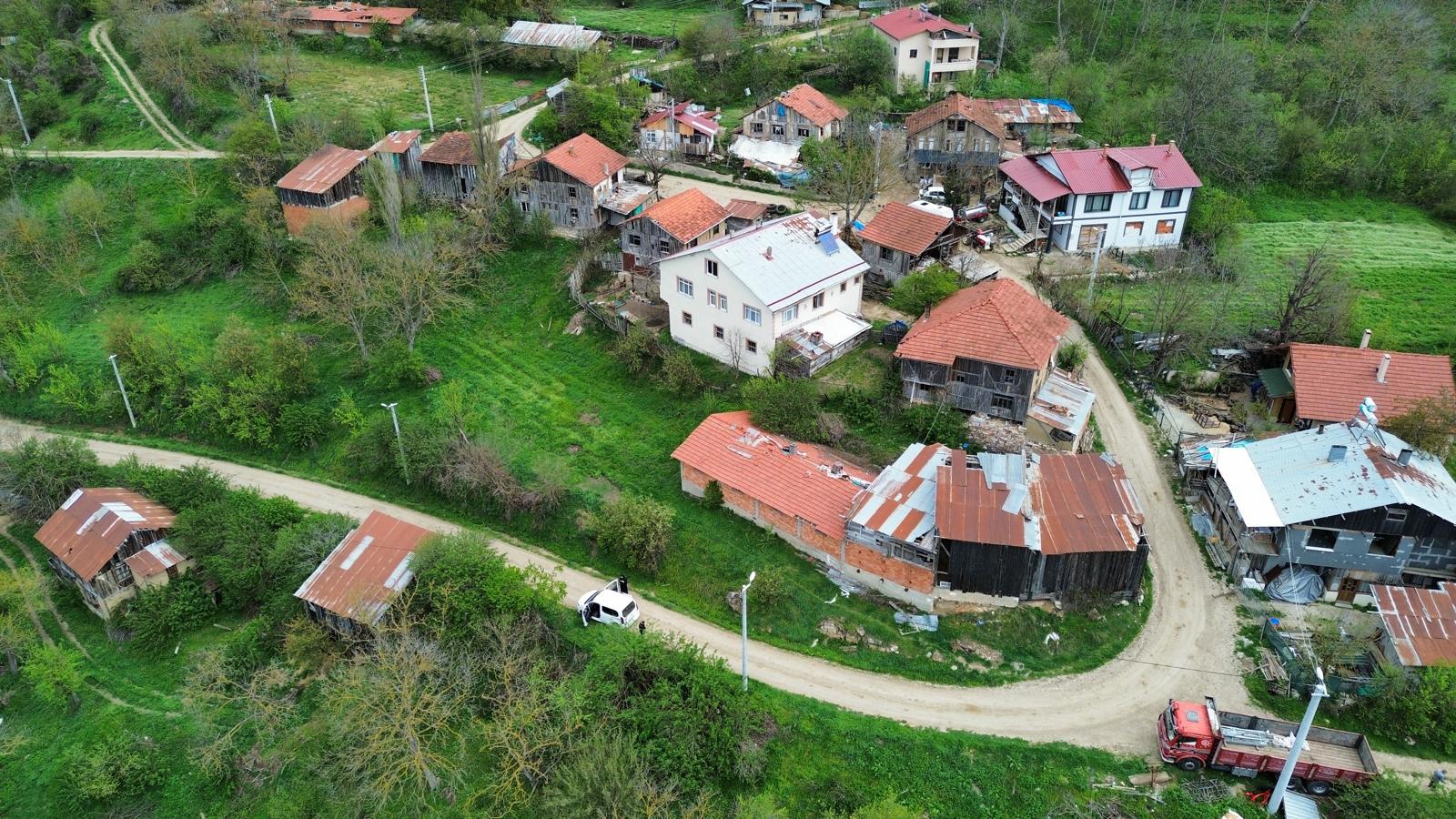 ÖMER EMLAKTAN KÖY İÇİ İMARLI ARSA VE AHŞAP EV