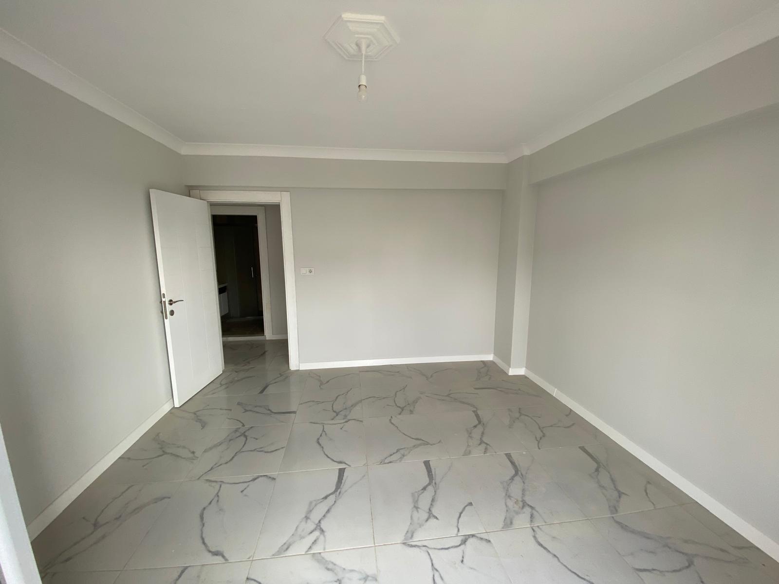 ÖMER EMLAKTAN YENİ MAHALLEDE 2+1 ORTA KAT DAİRE