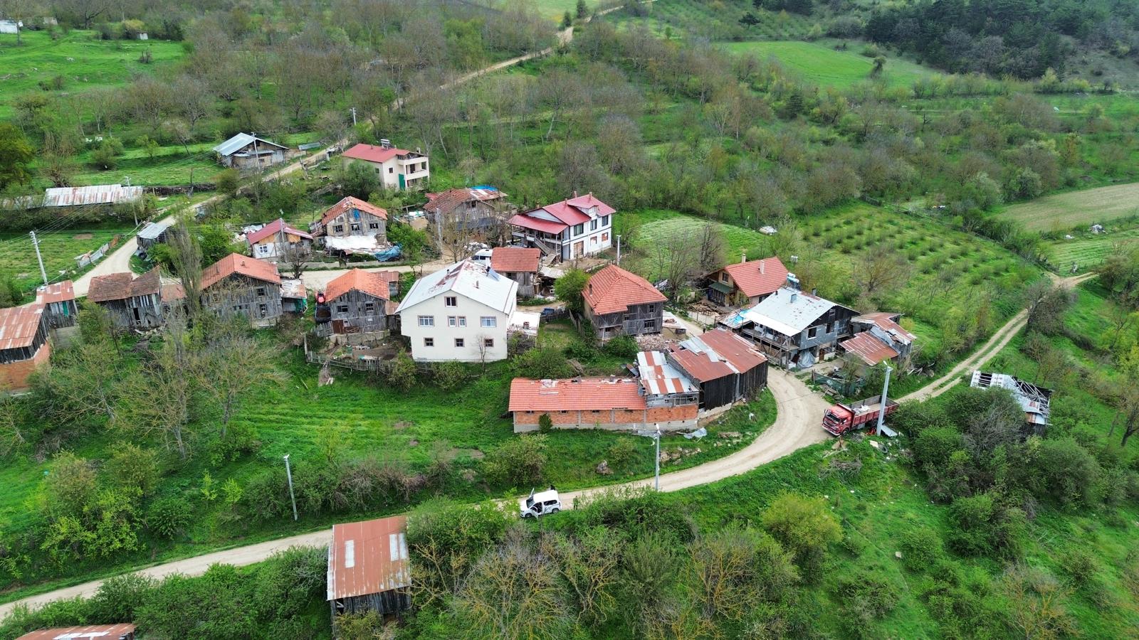 ÖMER EMLAKTAN KÖY İÇİ İMARLI ARSA VE AHŞAP EV