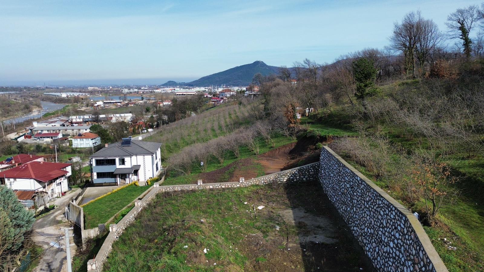 ÖMER EMLAKTAN SATILIK 468 M2 BAHÇE