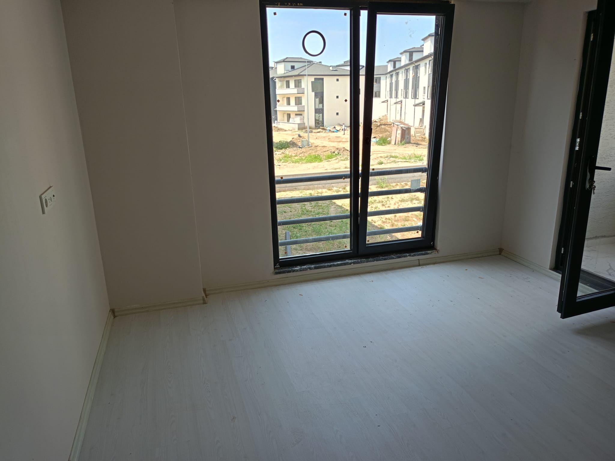 ÖMER EMLAKTAN SATILIK 1+1 LÜKS DAİRE