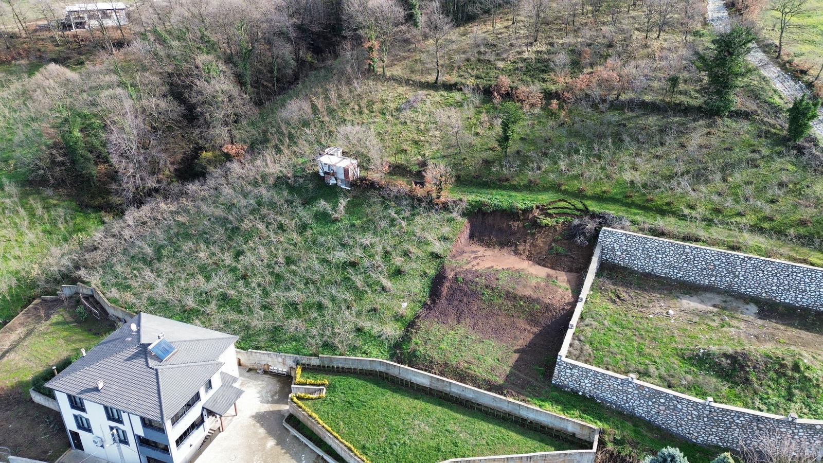 ÖMER EMLAKTAN SATILIK 468 M2 BAHÇE