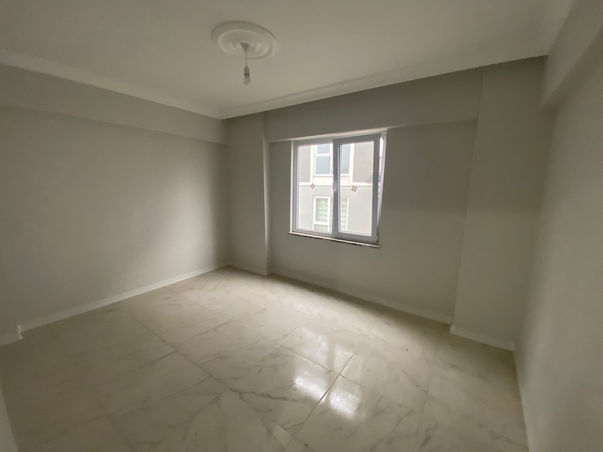 ÖMER EMLAKTAN KORİDORLU 75 M2 2+0 DAİRE