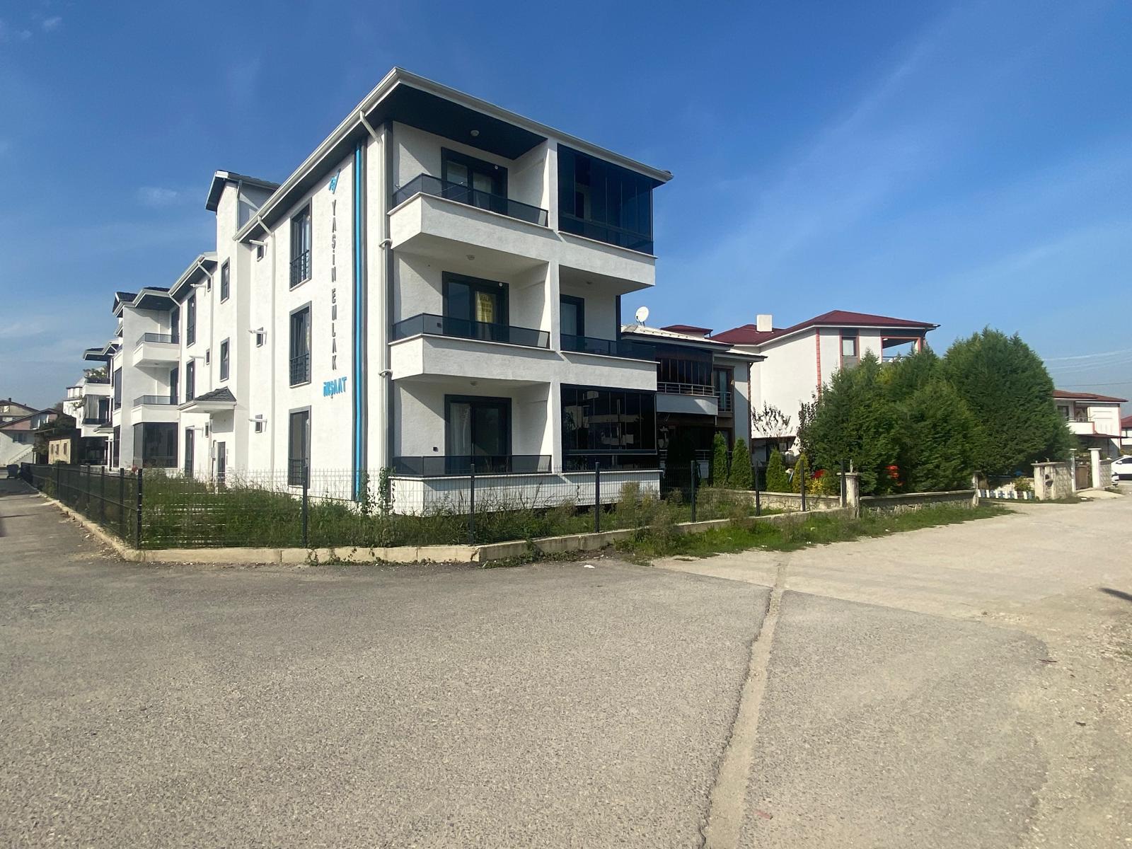 ÖMER EMLAKTAN ÜNİVERSİTEYE YAKIN KİRALIK 1+1 DAİRE