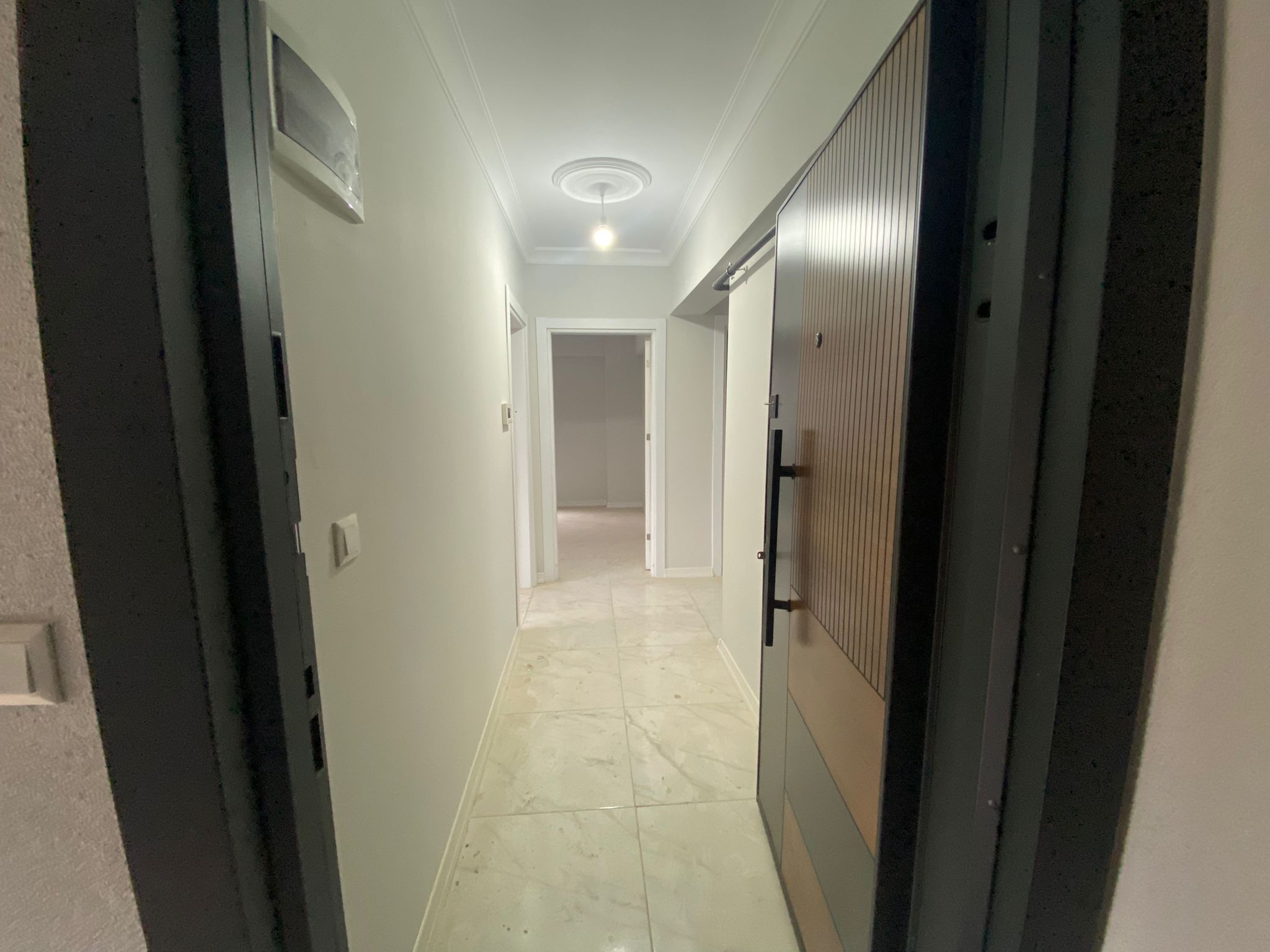 ÖMER EMLAKTAN KORİDORLU 75 M2 2+0 DAİRE