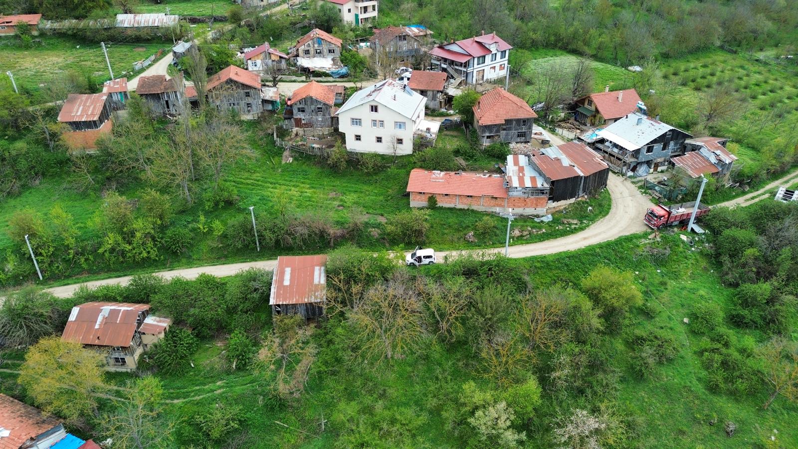 ÖMER EMLAKTAN KÖY İÇİ İMARLI ARSA VE AHŞAP EV