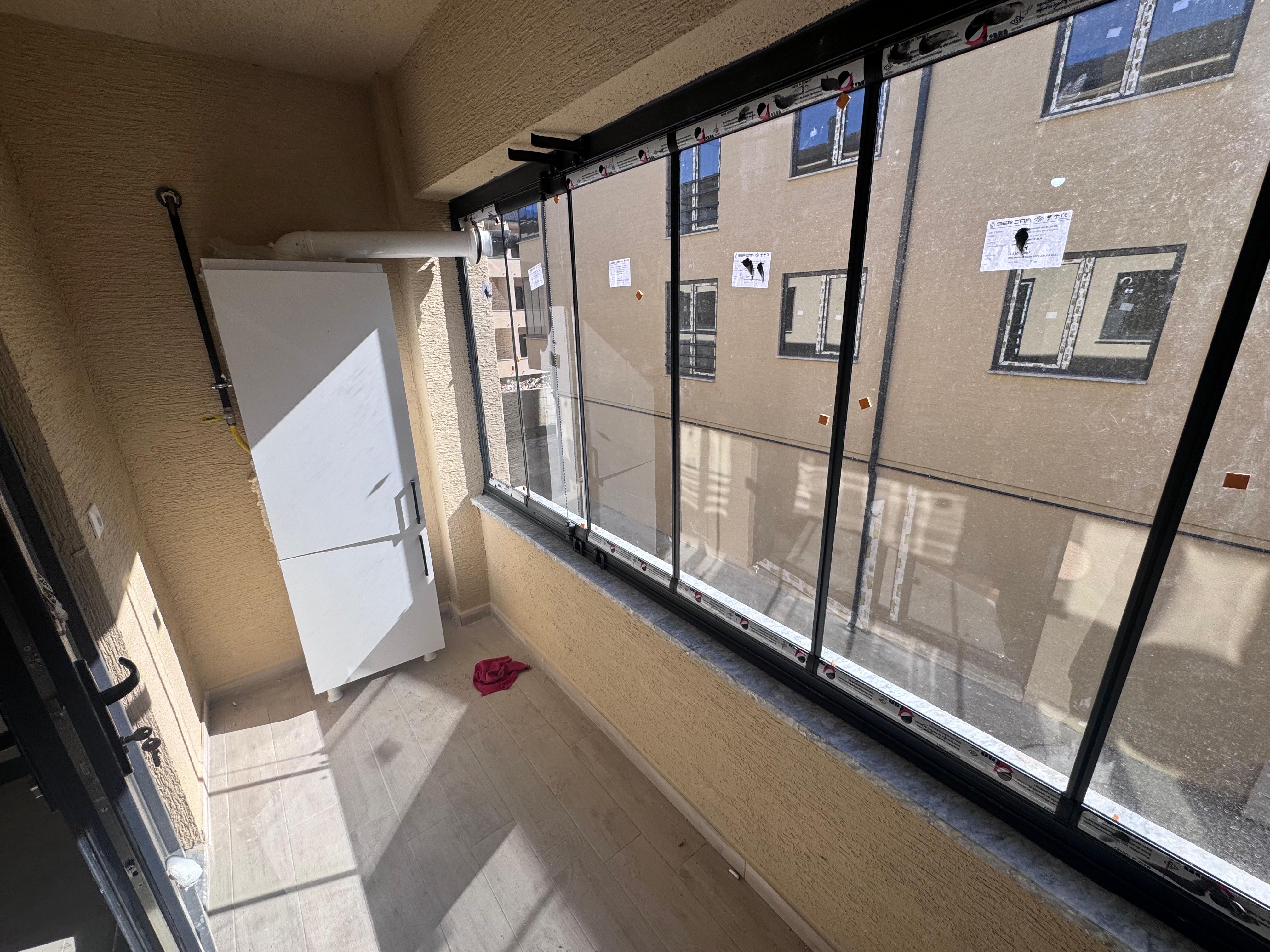 TURYAP AKYAZI'dan HASTANE YANINDA SATILIK EŞYALI 1+1 DAİRE