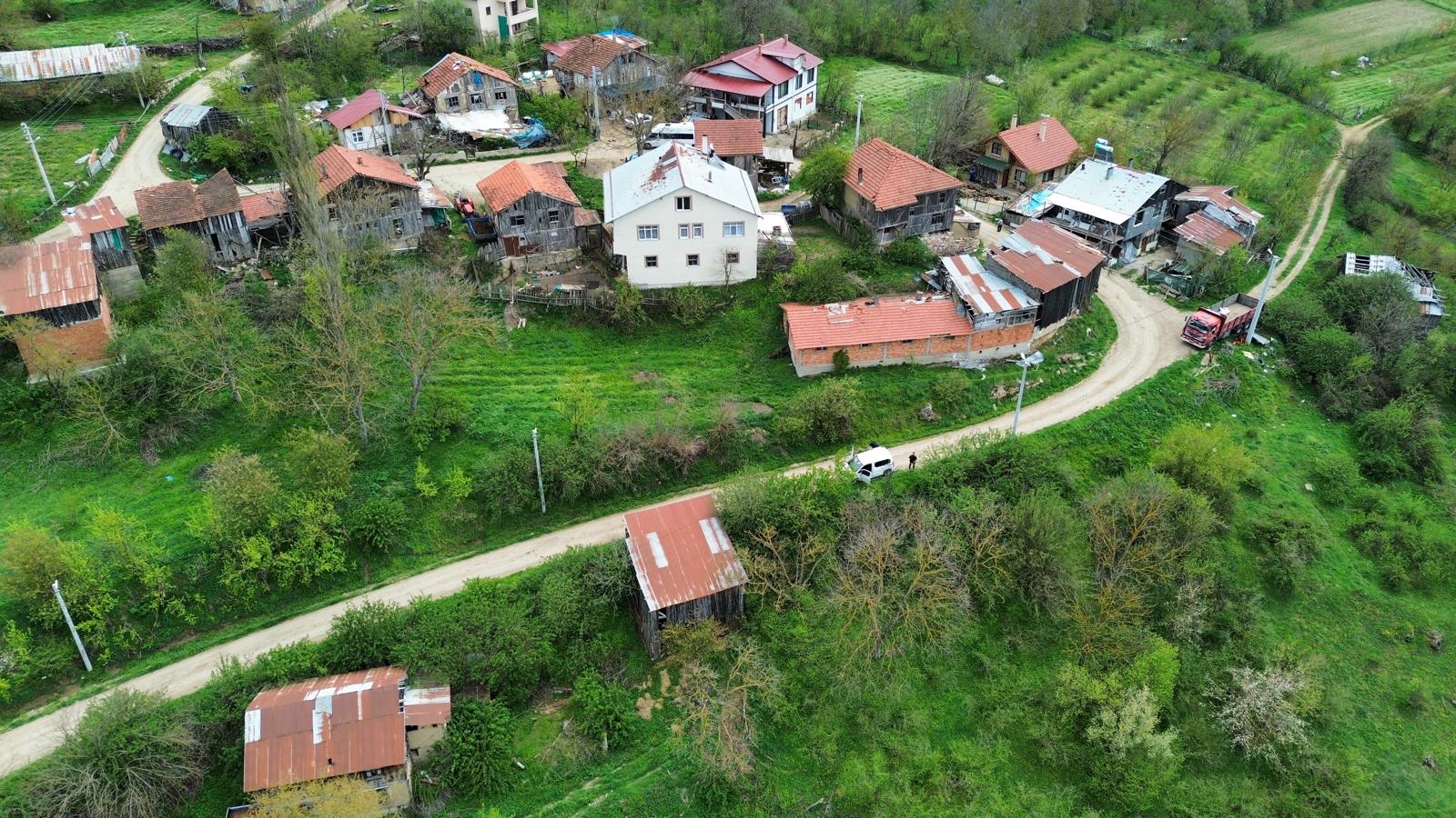 ÖMER EMLAKTAN KÖY İÇİ İMARLI ARSA VE AHŞAP EV