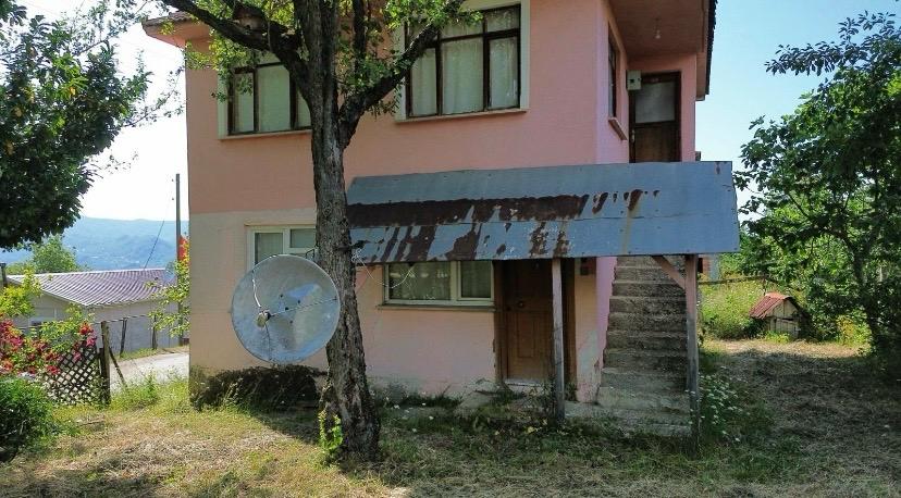 ÖMER EMLAKTAN TAŞAĞIL MH. İMARLI ARSA-EV VE AHIR