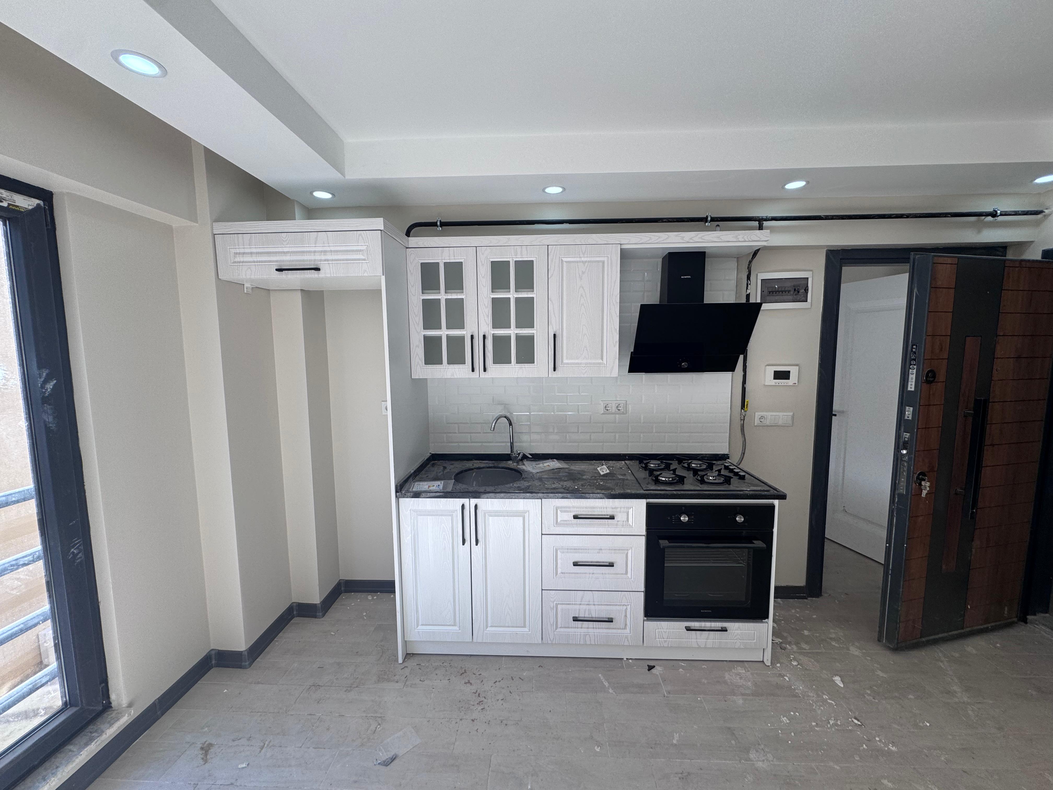 TURYAP AKYAZI'dan HASTANE YANINDA SATILIK EŞYALI 1+1 DAİRE