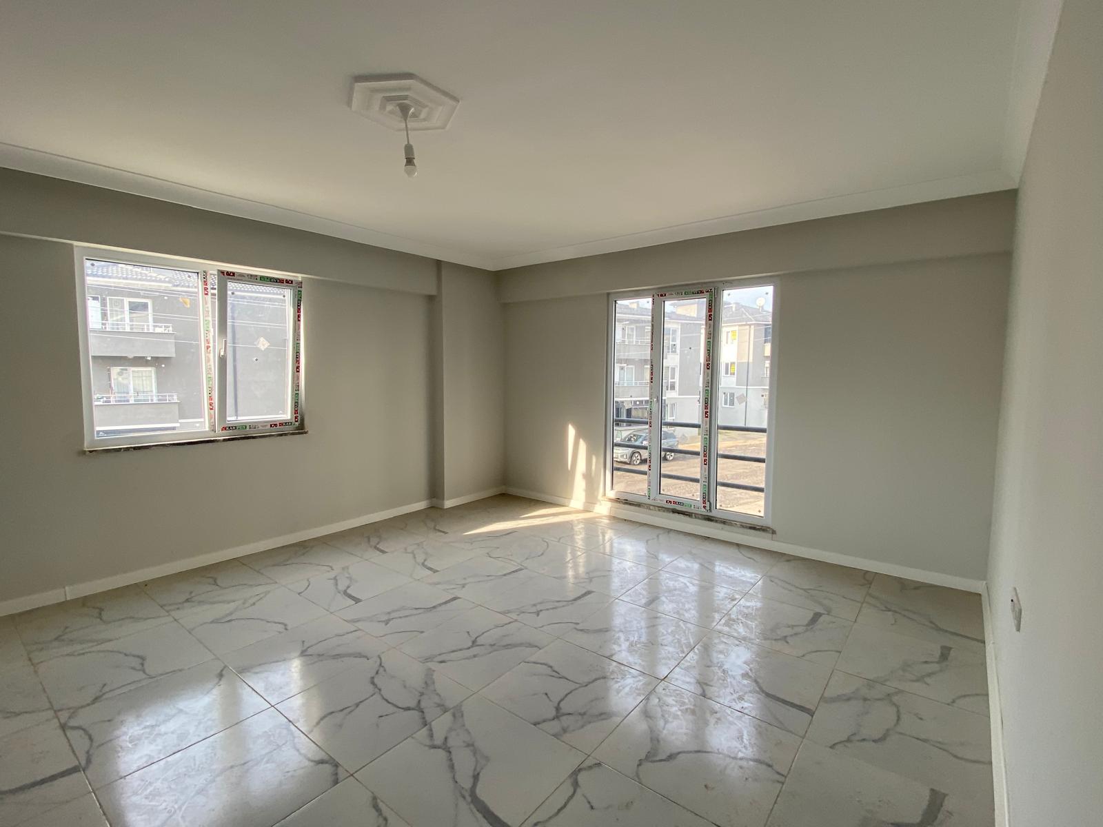 ÖMER EMLAKTAN YENİ MAHALLEDE 2+1 ORTA KAT DAİRE