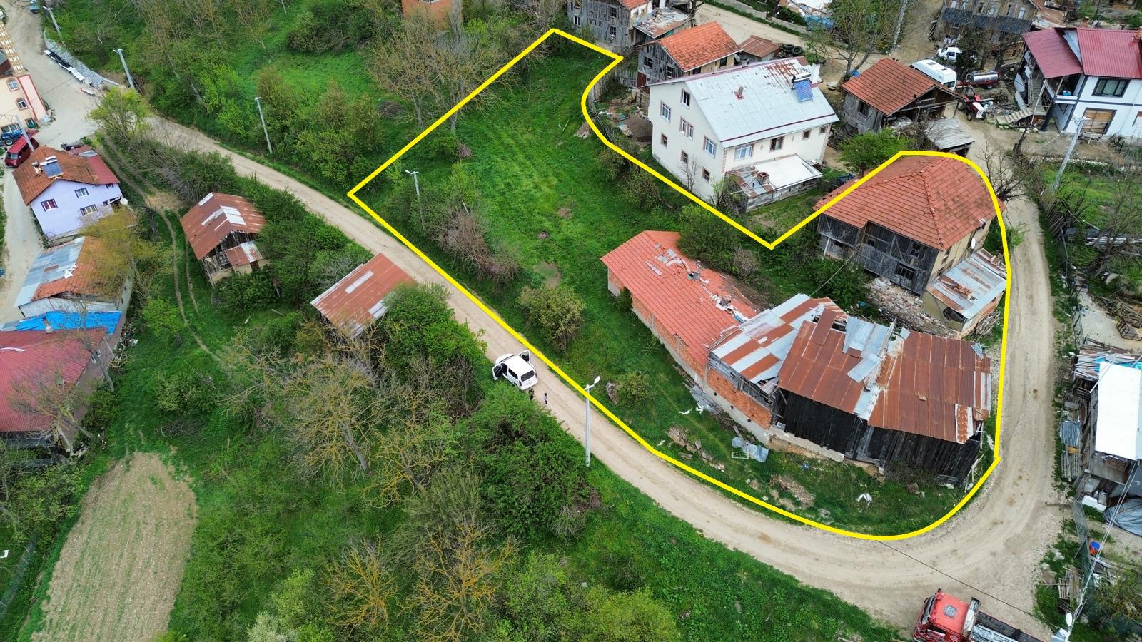 ÖMER EMLAKTAN KÖY İÇİ İMARLI ARSA VE AHŞAP EV
