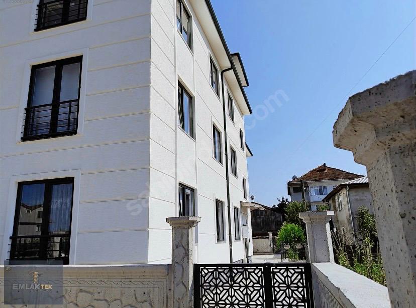 ÖMER EMLAKTAN  MERKEZİ KONUM SATILIK ARA KAT CAM BALKONLU 2+1