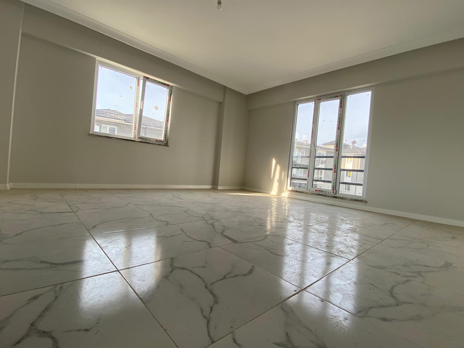 ÖMER EMLAKTAN YENİ MAHALLEDE 2+1 ORTA KAT DAİRE