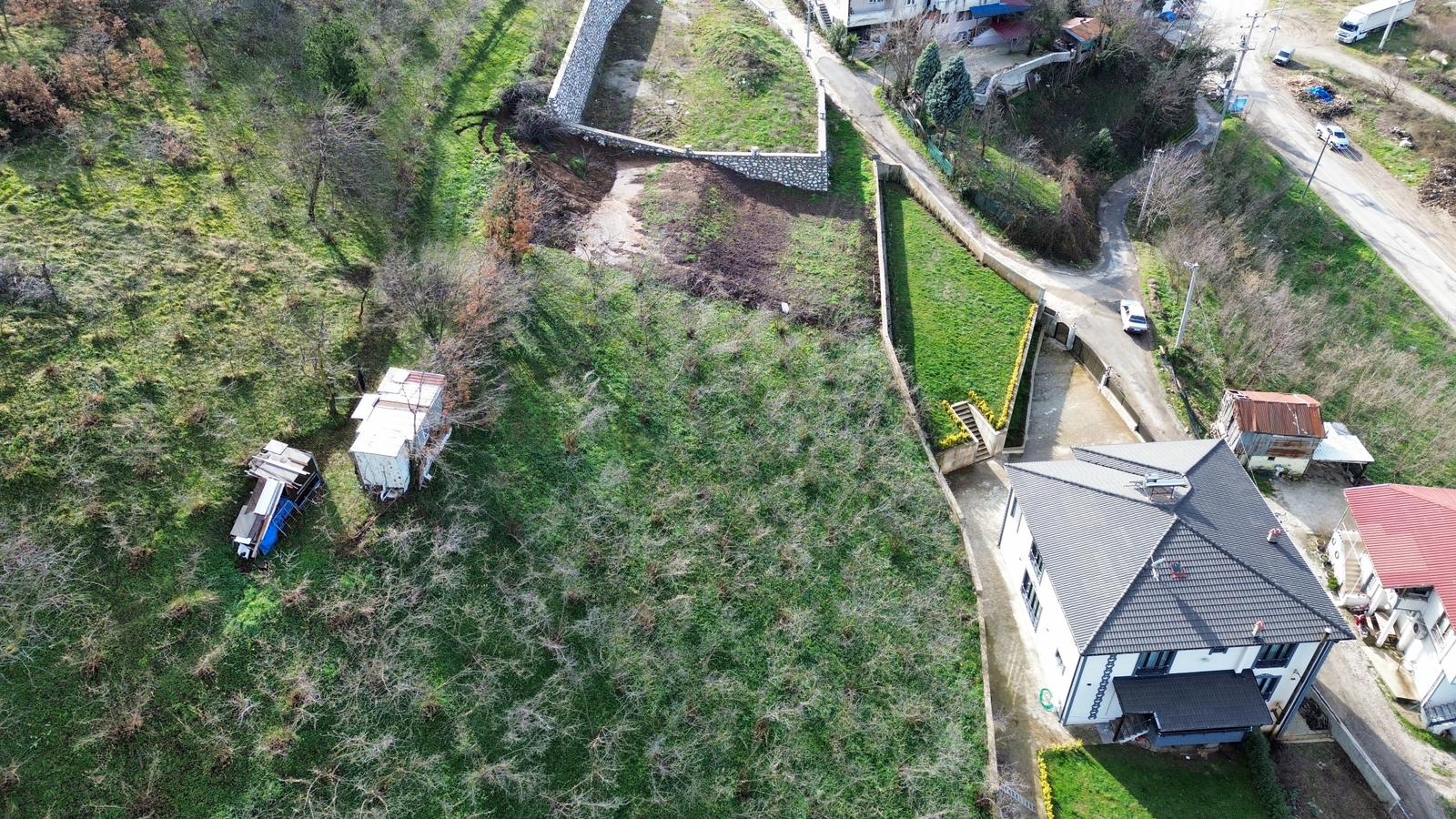 ÖMER EMLAKTAN SATILIK 468 M2 BAHÇE