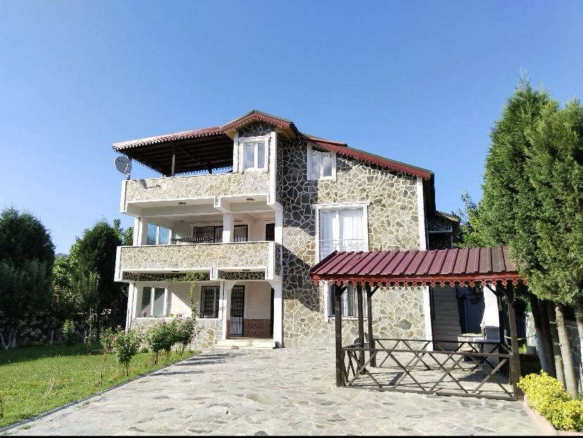 ÖMER EMLAKTAN 900m2 ARSA İÇERİSİNDE SATILIK TRİPLEX VİLLA