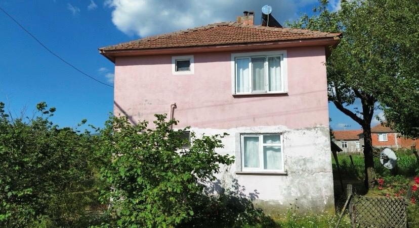 ÖMER EMLAKTAN TAŞAĞIL MH. İMARLI ARSA-EV VE AHIR