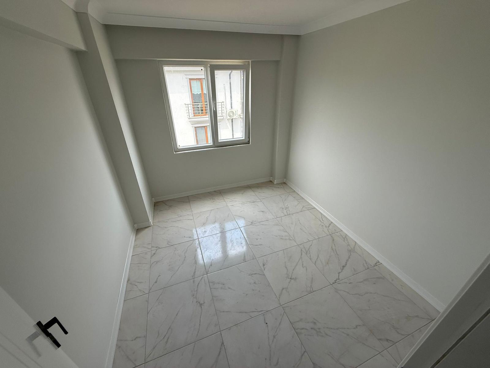 ÖMER EMLAKTAN YENİ MAHALLEDE 2+1 ORTA KAT DAİRE