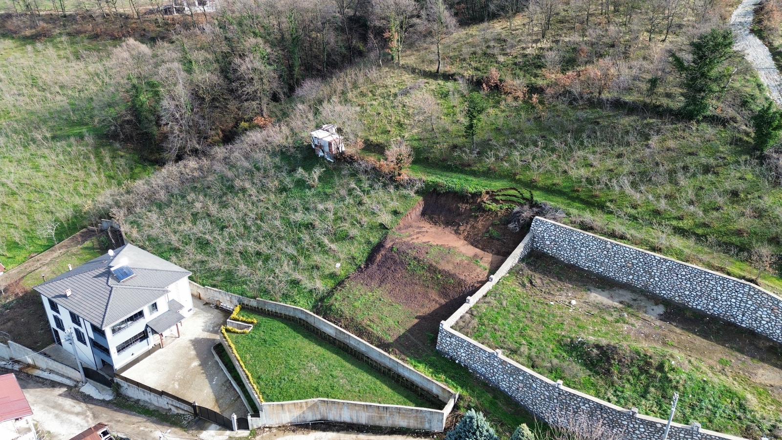 ÖMER EMLAKTAN SATILIK 468 M2 BAHÇE