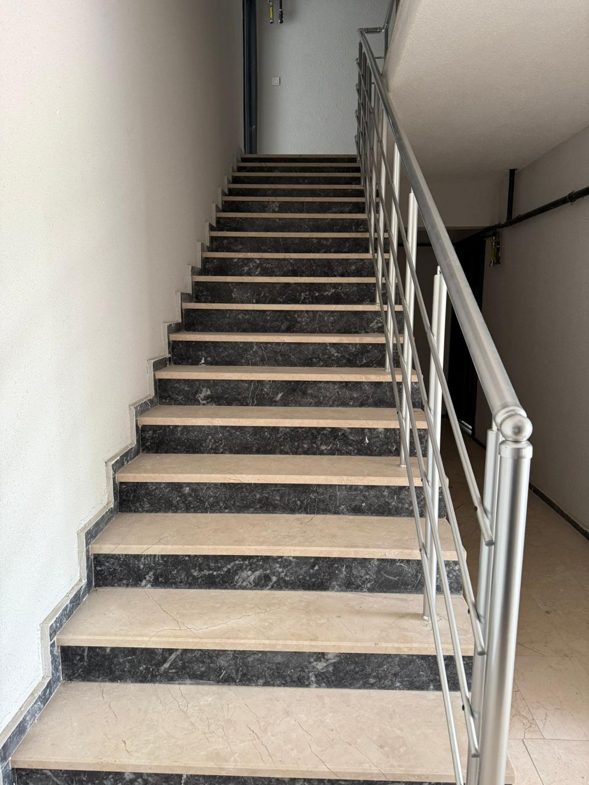 ÖMER EMLAKTAN YENİ MAHALLEDE 2+1 ORTA KAT DAİRE