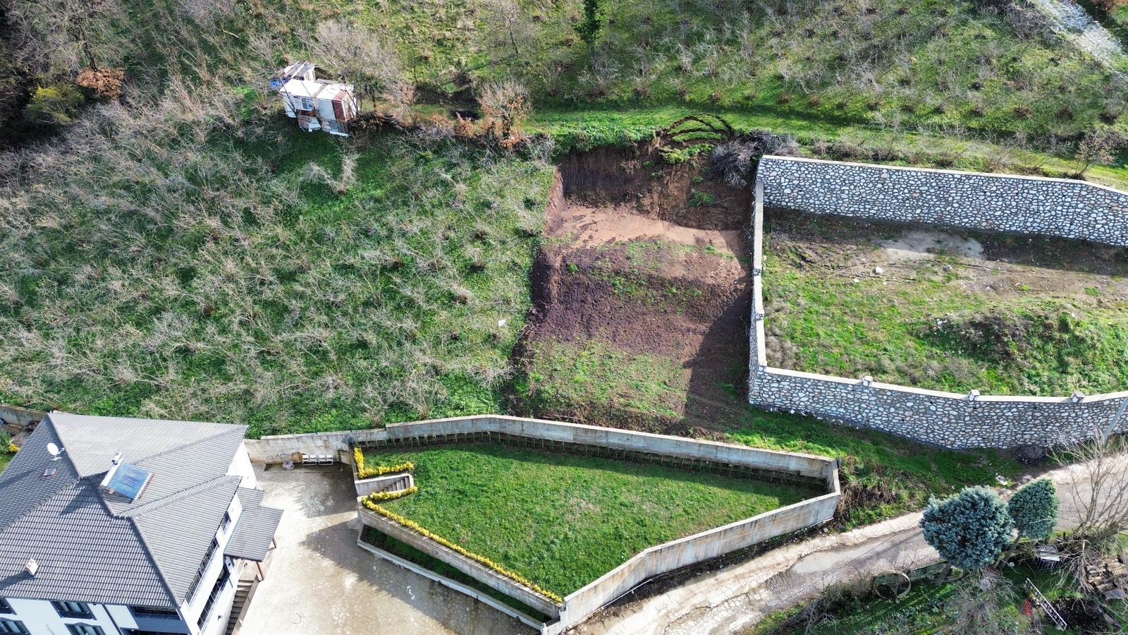 ÖMER EMLAKTAN SATILIK 468 M2 BAHÇE