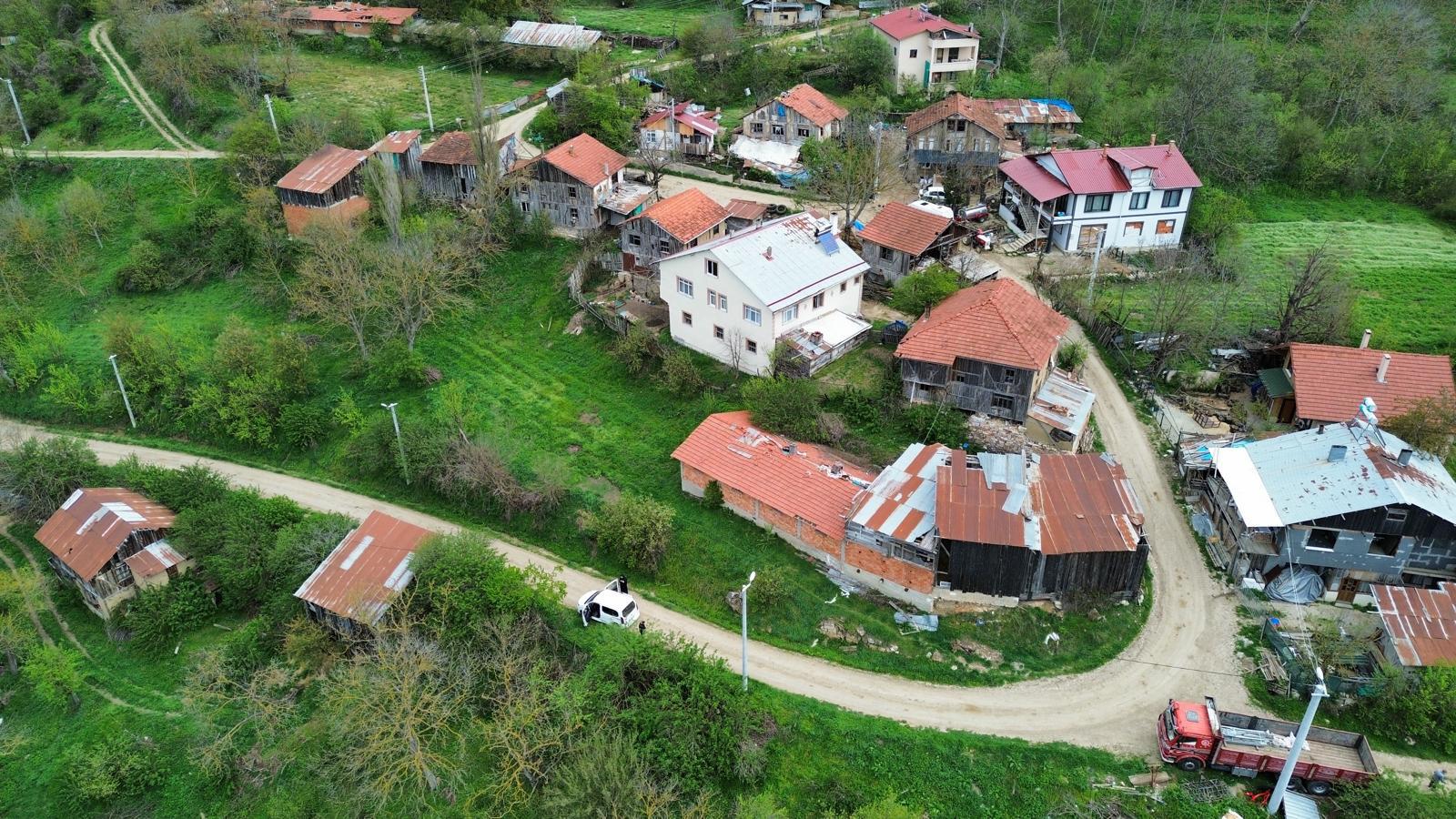 ÖMER EMLAKTAN KÖY İÇİ İMARLI ARSA VE AHŞAP EV