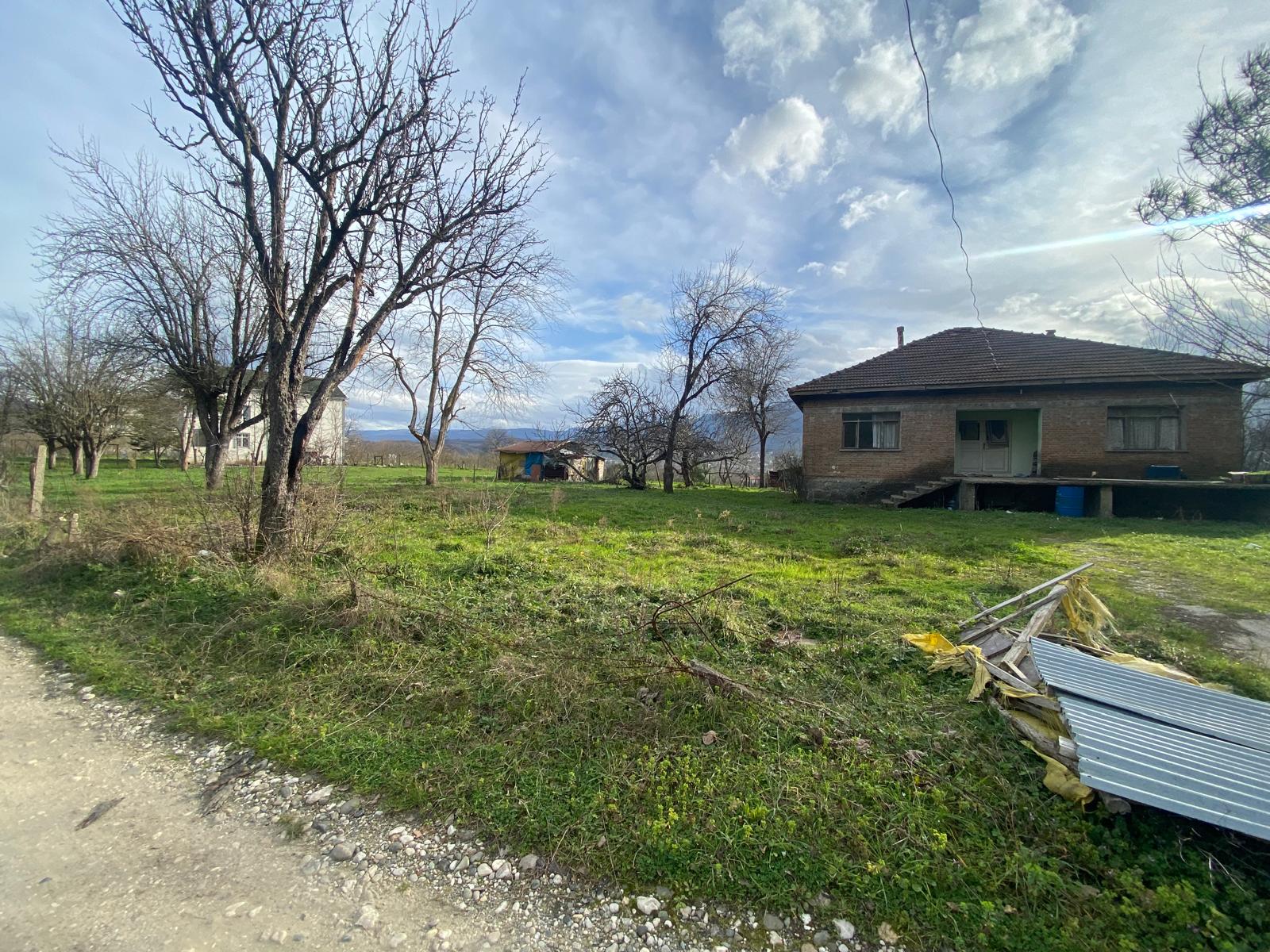 ÖMER EMLAKTAN KUZULUK'TA MANZARALI İMARLI ARSA VE EV