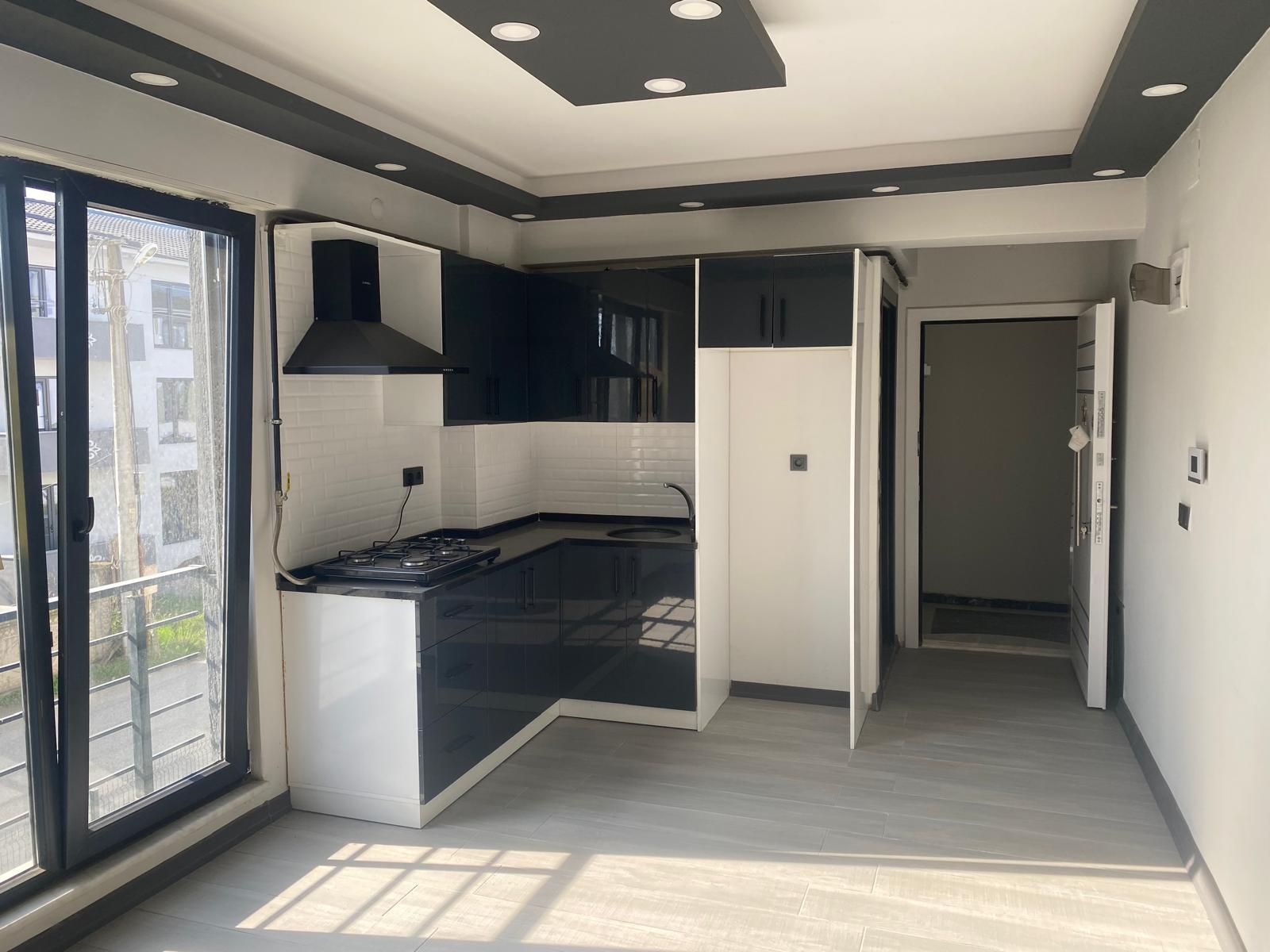 ÖMER EMLAKTAN ÜNİVERSİTEYE YAKIN KİRALIK 1+1 DAİRE