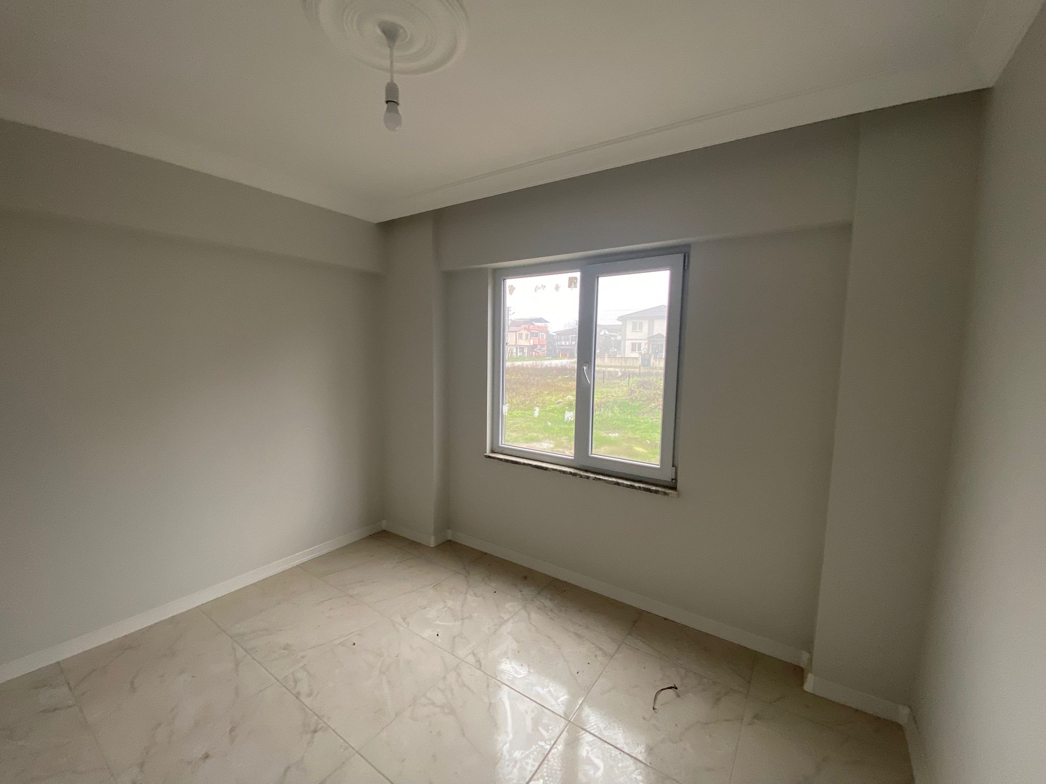 ÖMER EMLAKTAN KORİDORLU 75 M2 2+0 DAİRE