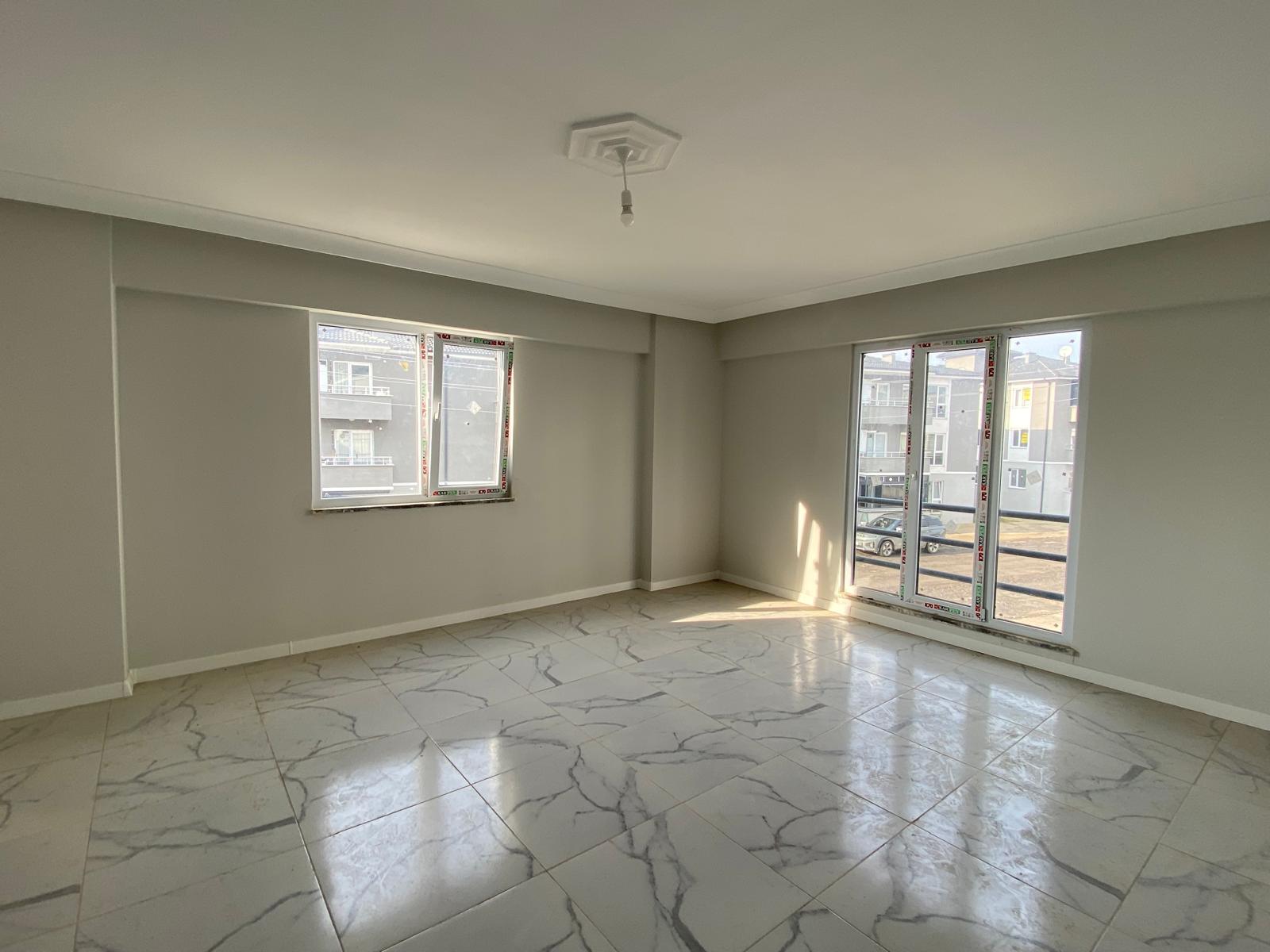 ÖMER EMLAKTAN YENİ MAHALLEDE 2+1 ORTA KAT DAİRE