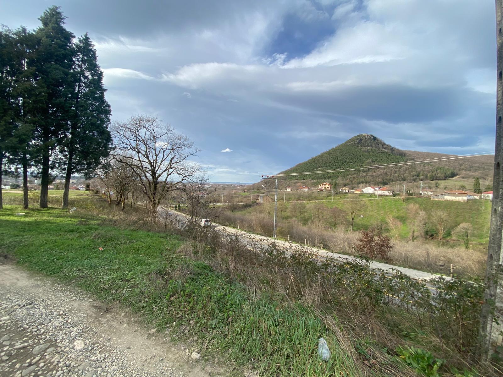 ÖMER EMLAKTAN KUZULUK'TA MANZARALI İMARLI ARSA VE EV