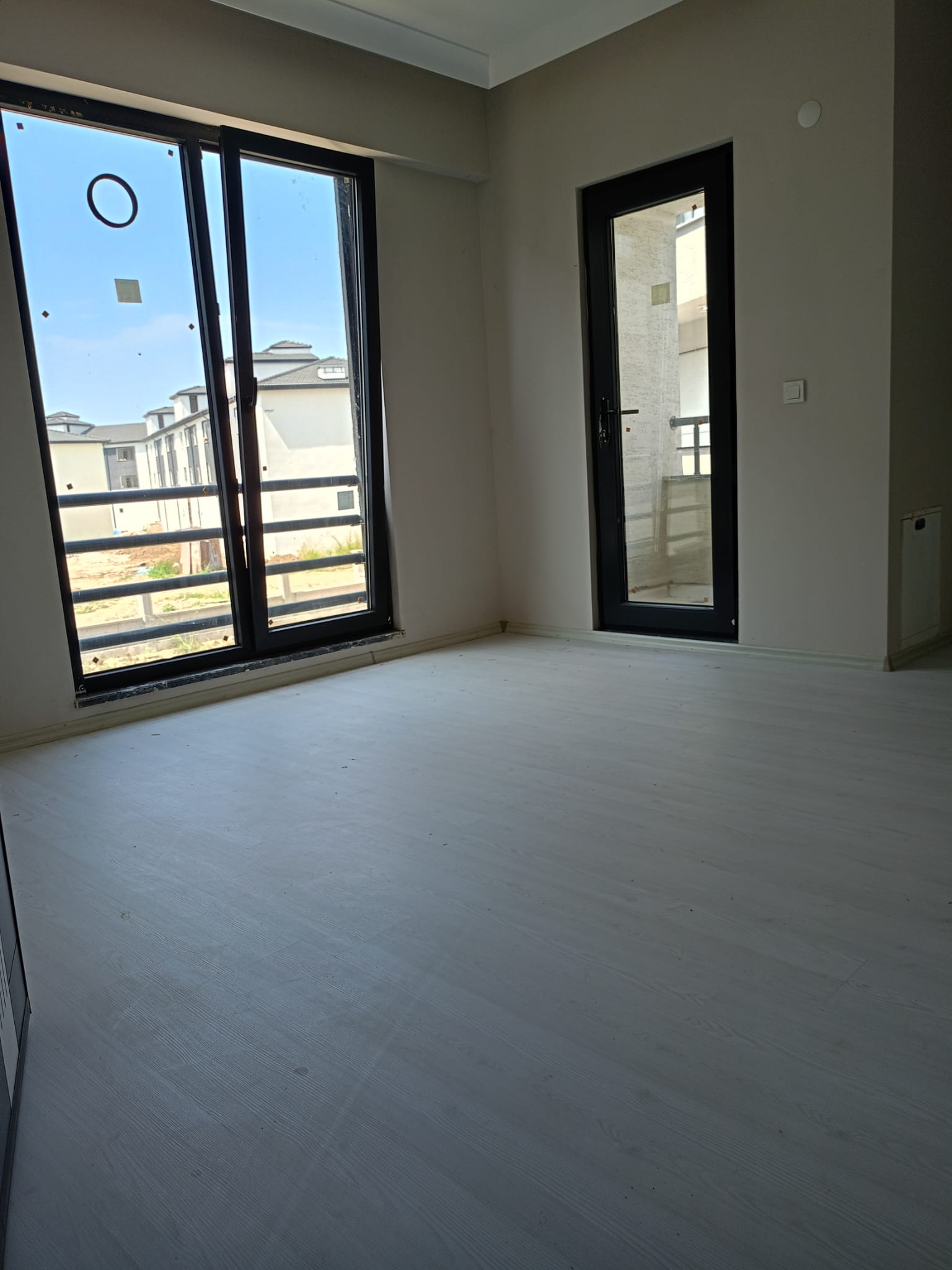 ÖMER EMLAKTAN SATILIK 1+1 LÜKS DAİRE