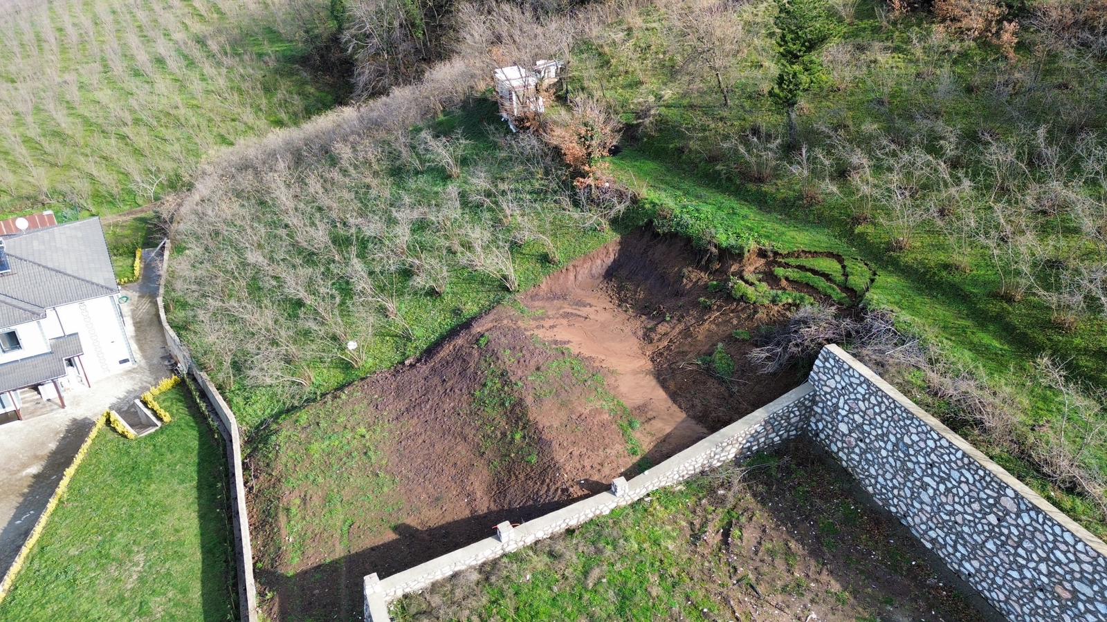 ÖMER EMLAKTAN SATILIK 468 M2 BAHÇE